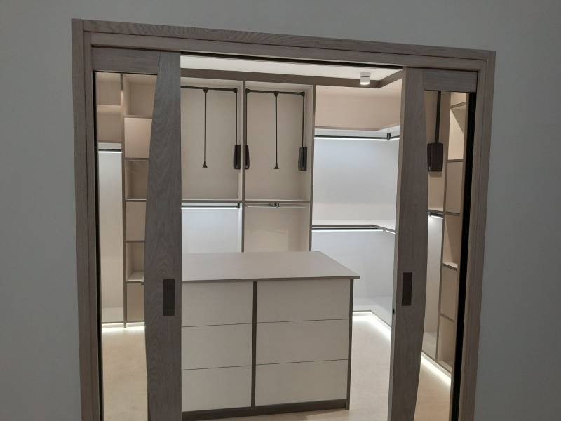 Vue de face du dressing sur mesure 