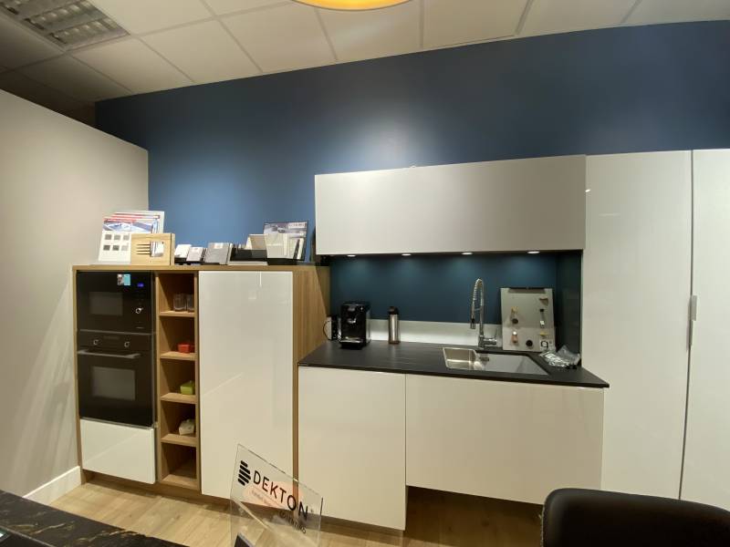 Créer une cuisine sur-mesure avec des façades lisses et épurées avec Quadro Narbonne