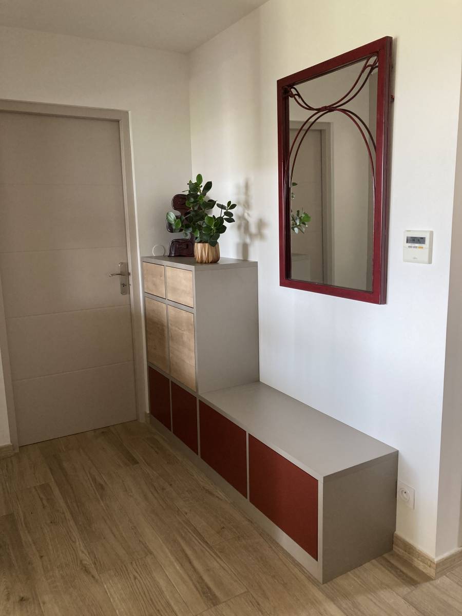 Création d'un meuble d'entrée sur-mesure à Béziers, situé dans le département de l'Hérault