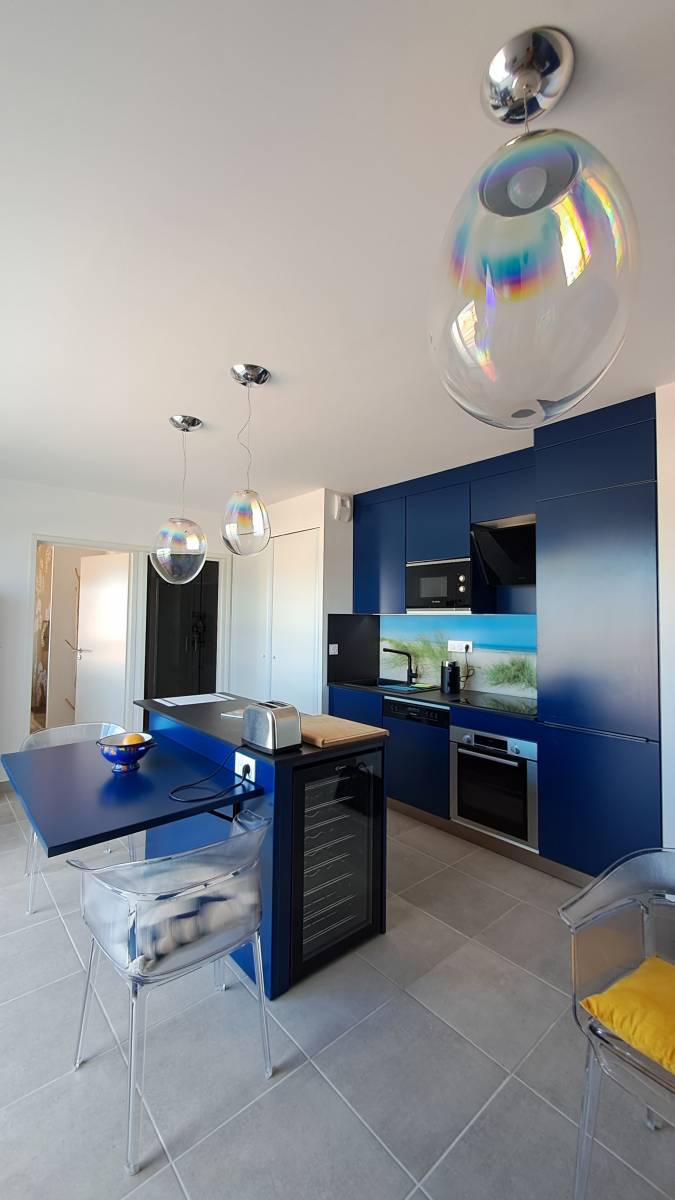 Cuisine ouverte avec ilôt Central 100% Sur-Mesure à Port Leucate, proche de Perpignan